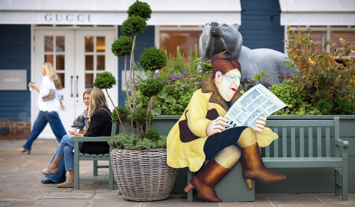 Tuhaf Bir İngiltere: Beryl Cook Bicester Village’a Gittiğinde