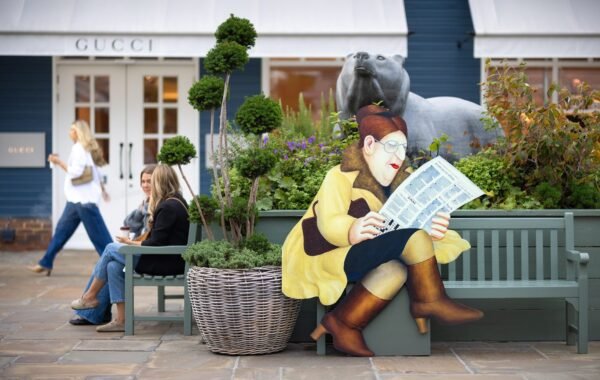 Tuhaf Bir İngiltere: Beryl Cook Bicester Village’a Gittiğinde